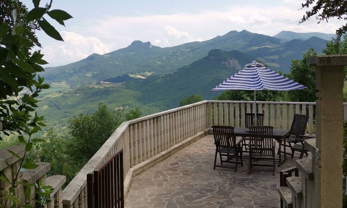 Farindola Casa | La vista de Angel está en el parque nacional del Gran Sasso, y en última instancia es única.