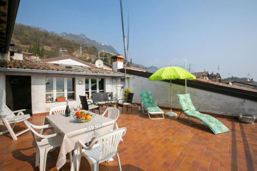 Cecina Casa | Angela -Terrace & beautiful View lake - Happy Rentals
