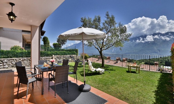 Prabione Apartamento | Angelica 5 by Theater Home, with fenced garden and lake view