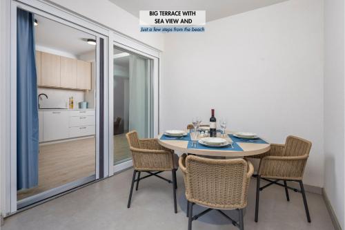Kolan Apartamento | Angelika's white blue holiday home