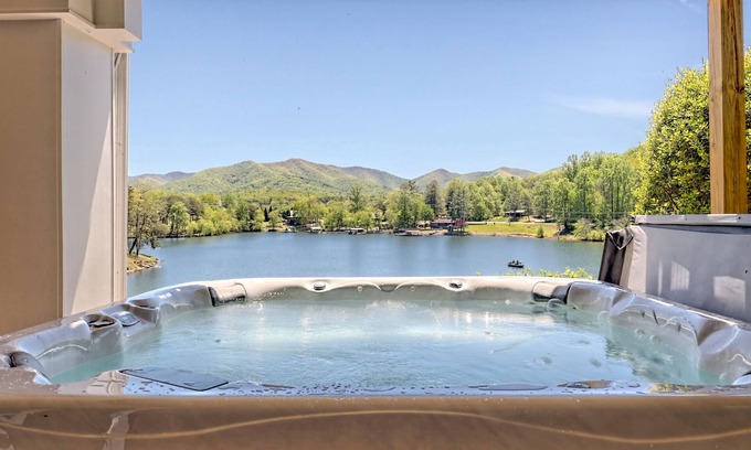 Hiawassee Casa | Angels Envy- - by Chatuge Home Concierge 6 bd 3.5 bath sleeps 14 lakefront, hot tub, game room
