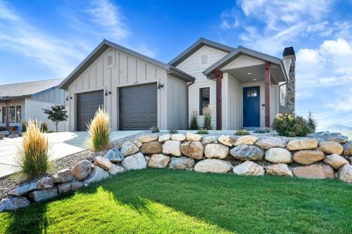 Wolf Creek Casa | Angels Landing All Season Paradise Powder Mountain Views & Golfing