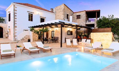 Argyroupoli Casa | Angenehmes Ferienhaus In Argiroupoli Mit Privatem Pool Und Bergblick