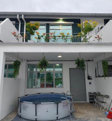Pulai Casa | ANGGERIK LAZURI Guest House & Homestay