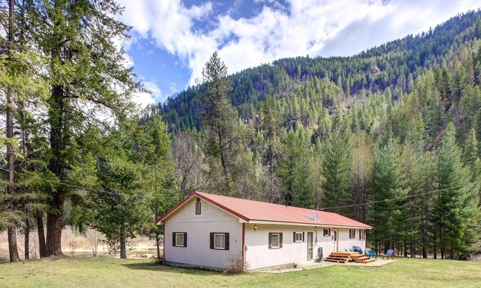 Noxon Casa | Angler's Dream Remote Escape on Bull River!
