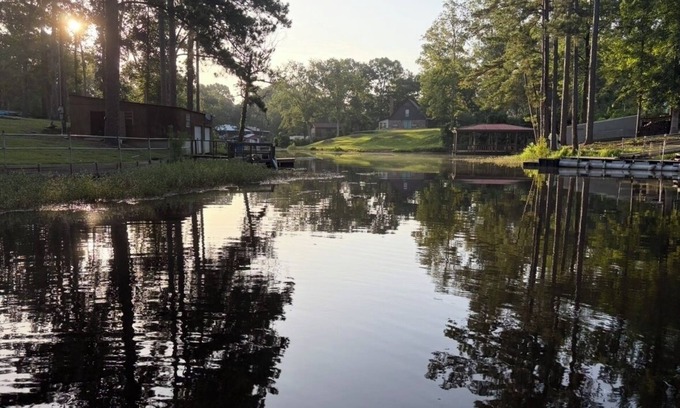 Hemphill Casa | Angler's Dream Stay! Quiet Cove with waterfront and boathouse near Hemphill