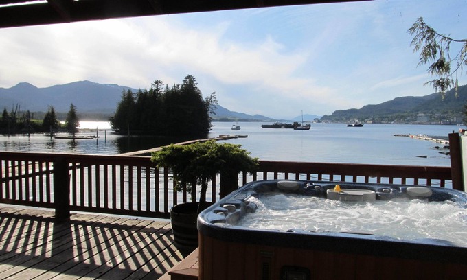 Ketchikan Casa | El sueño del pescador. Frente al hogar. Alquiler de embarcaciones. Duerme 11. Muelle Privado. Bañera de hidromasaje.