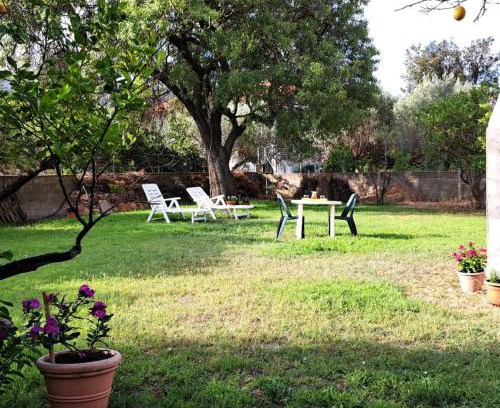 Carbonia Apartamento | Angolo di Natura - casa con giardino in Sardegna