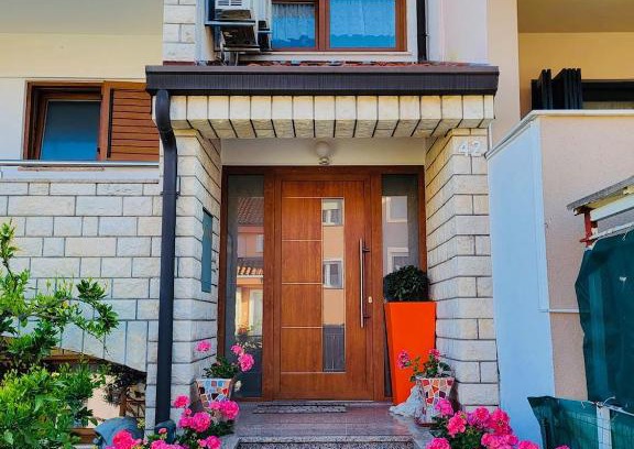 Murine Casa | Ani Apartments