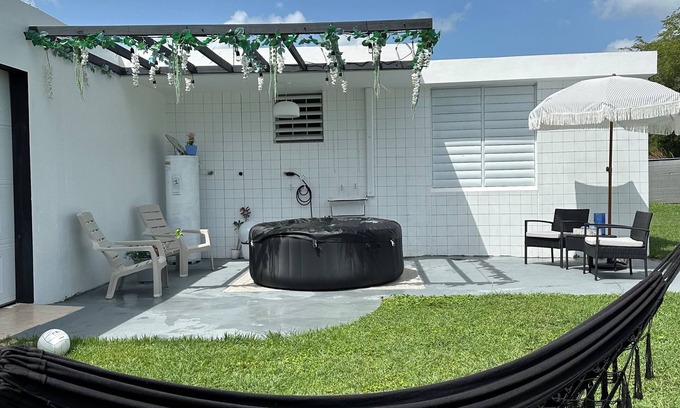 San Ildefonso Casa | Anime Escape with Private Jacuzzi & Themed Rooms