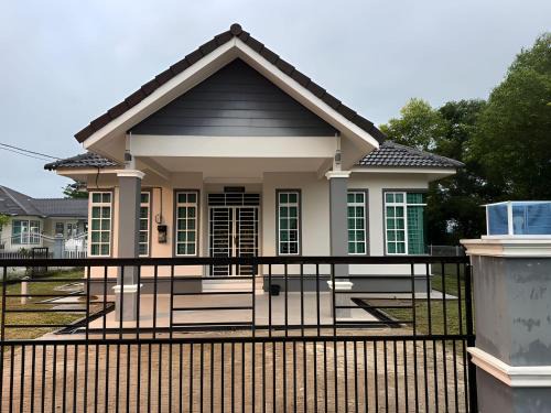 Tok Bali Casa | ANJUNG SARA Homestay