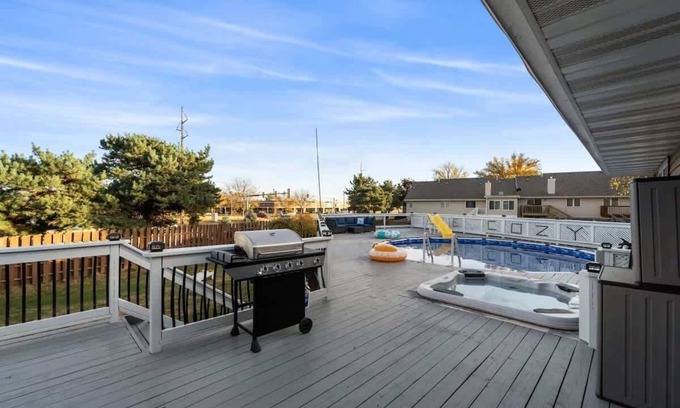 Ankeny Casa | Travel Haven - 6 Beds, 5 BR, 3 Bath, Near I-35