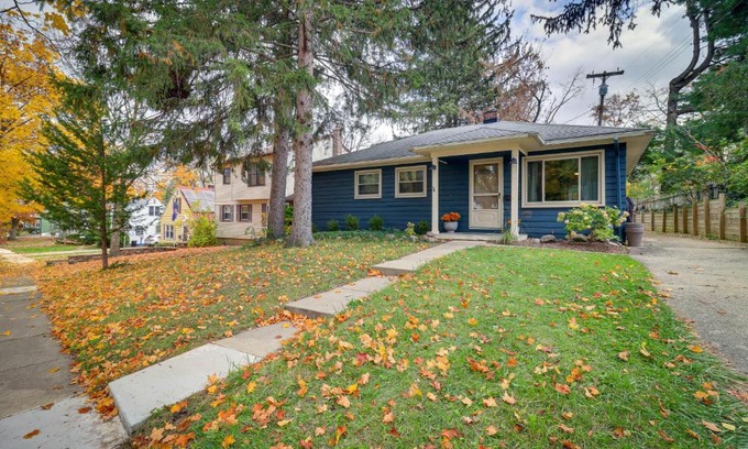 Ann Arbor Casa | Ann Arbor Home with Deck, 2 Mi to Michigan Stadium!