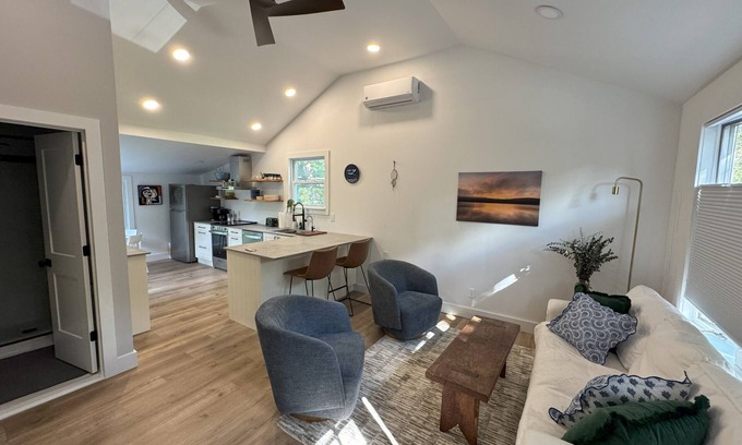 Sterling Forest Casa | Ann Creek: Charming 2 BR fully renovated house at Greenwood Lake. Dog friendly