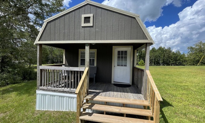 Hattiesburg Cabaña | Anna Kay's Lake Chalet