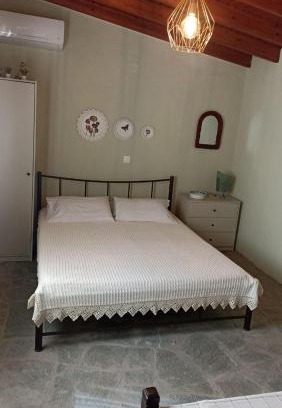 Aristotelis Casa | Anna’s Olive Grove