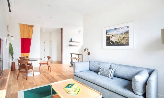 Yamacraw Village Apartamento | Annabelle 3B - Bright King Bedroom Near Nightlife