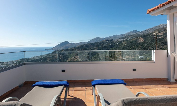 Mirthios Apartamento | AnnaView Top Floor Suite No19 with amazing Seaview