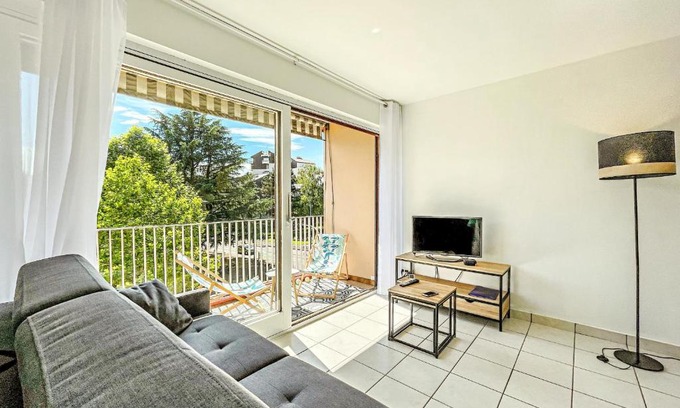 Novel Apartamento | Annecy 1 bedroom Apt With Balcony
