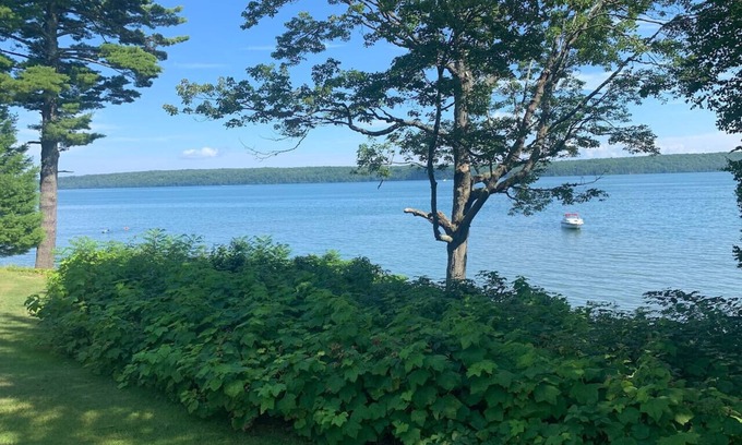 Red Cliff Apartamento | Annex No. 1 DePerrys | On Lake Superior Shoreline