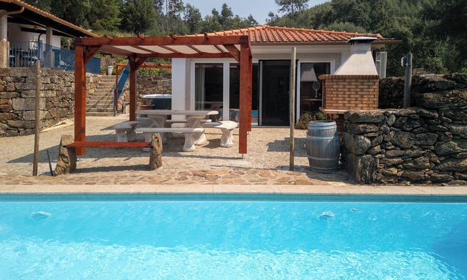 Molares Apartamento | Annexe en pleine Nature, a sure deconnexion. Swimming pool, jacuzzi and barbecue!