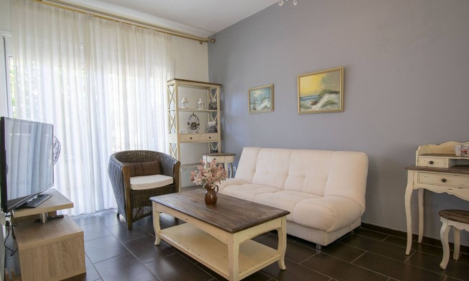 Nikita Complejo | Annie's Maisonette by Travel Pro Services