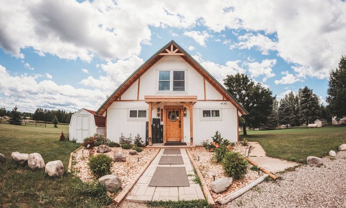 Boyne Falls Casa | Annie's Place- Newly renovated with EV charging.