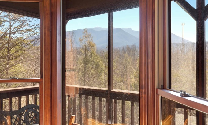 Gatlinburg Cabina | Annie's Smoky View by Jackson Mountain Homes