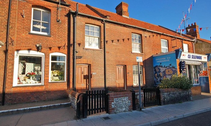 Sheringham Casa | Annies, 30 Station Road