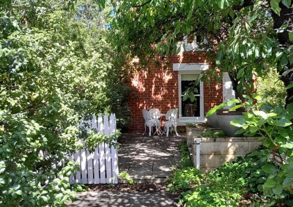 Hobart Central Business District Casa | Annies Garden Cottage