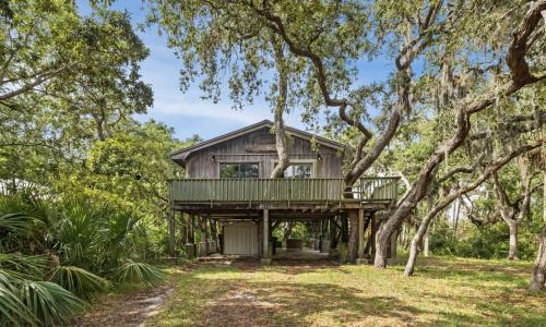 Cedar Key Casa | Annies Treehouse A Cozy Canopy Getaway in Cedar Key
