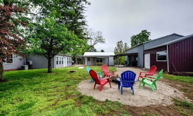 Gentryville Casa | Another Oasis just 6 miles from Holiday World