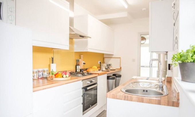 Wyken Casa | Ansty House Lovely 4-Bedroom House near city centre , Sleeps 7, Coventry - Inspire Homes