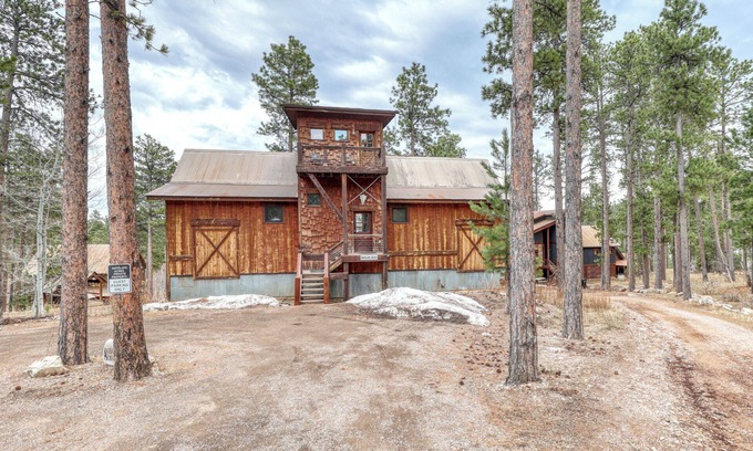 Lead Cabina | Antelope Acres | 5 Bed, 3 Bath