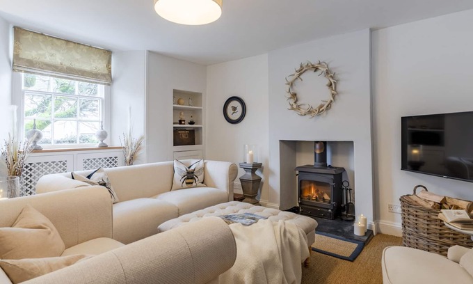 Chedworth Cabaña | Antelope Cottage - Northleach, Cotswolds - near pubs