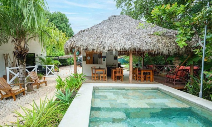 Tamarindo Cama Y Desayuno | Antema Lodge Secteur Tamarindo, piscine, yoga, gym, jungle et paix