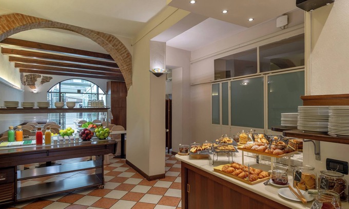 Mantua Cama Y Desayuno | Antico Residence , Mantegna Hotels