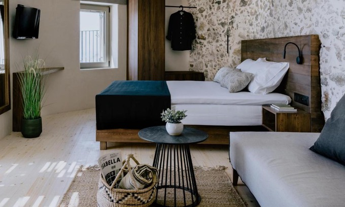 Mirthios Casa | Antigone's Stone House