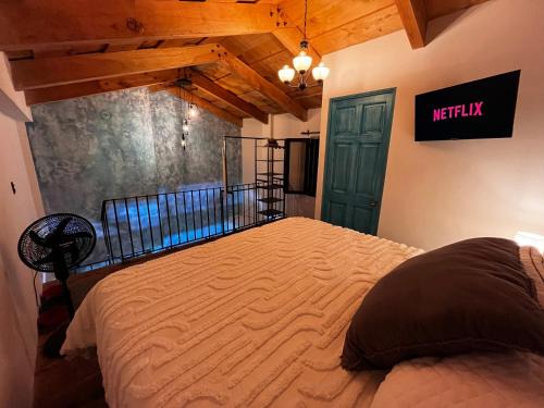 Antigua Guatemala Apartamento | Antigua Central Casa or Loft King Beds Volcano View - Buen Rollo Escapes
