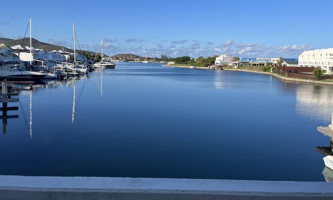 Jolly Harbour Condominio | Antiguan Villa w/Amazing Water View, 5 minutes to Beach