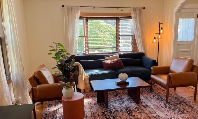 Hancock Otro | Antique Farmhouse| King Bed| 2bathrooms| 30 mins to Acadia Natl Park