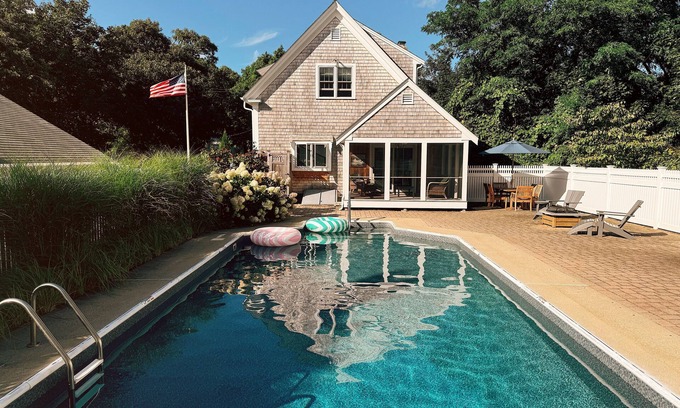 Harwich Center Casa | Casa antigua con piscina de agua salada