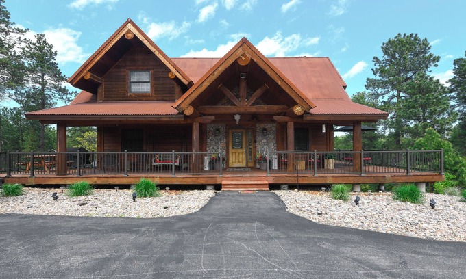 Deadwood Cabina | Antler Lodge | 3 Bed, 3 Bath