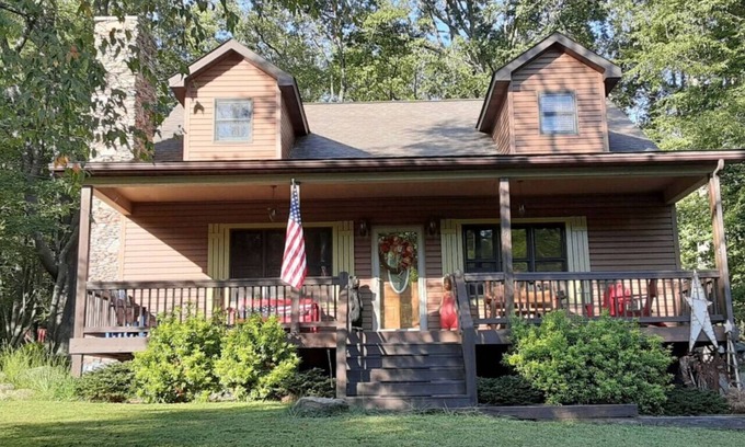 Alpine Lake Apartamento | Antler Ridge 2B w/Loft Cabin w/ Fireplace, Screened Porch & Lake Access