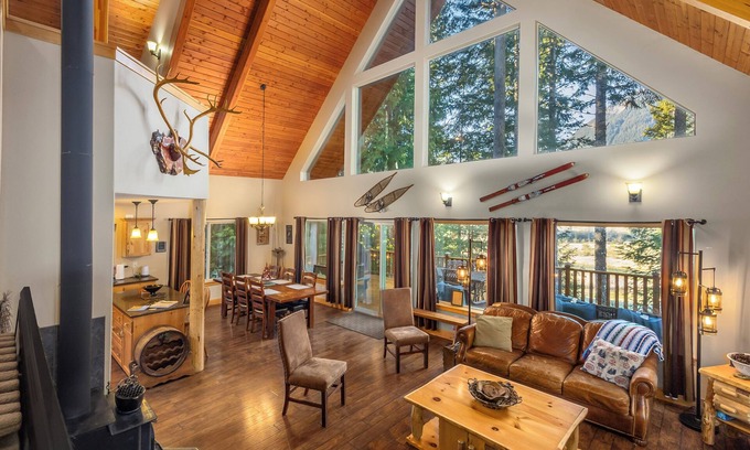 Packwood Cabina | Wifi, jacuzzi, en el río, Monte Rainier