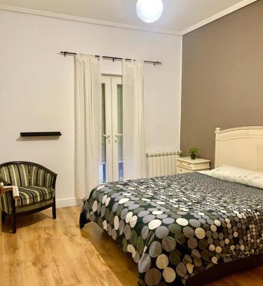 Ponferrada Apartamento | Antolín Yellow Door