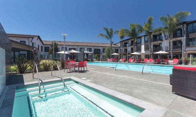 Morse Park Condominio | Anton 1101 2BR – Family Stay w/ Pool, Fire Pit & Gym