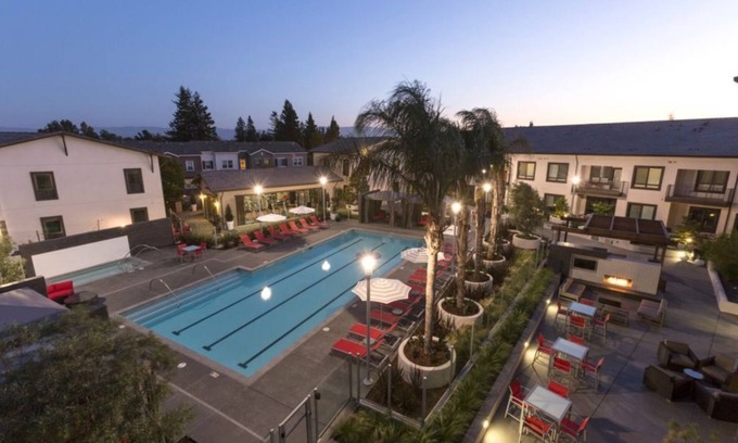Morse Park Condominio | Anton 1101 2BR Retreat – Poolside Comfort & More