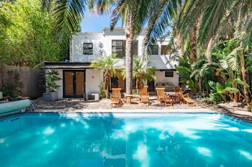 Three Anchor Bay Casa | Antrim Villa by Totalstay