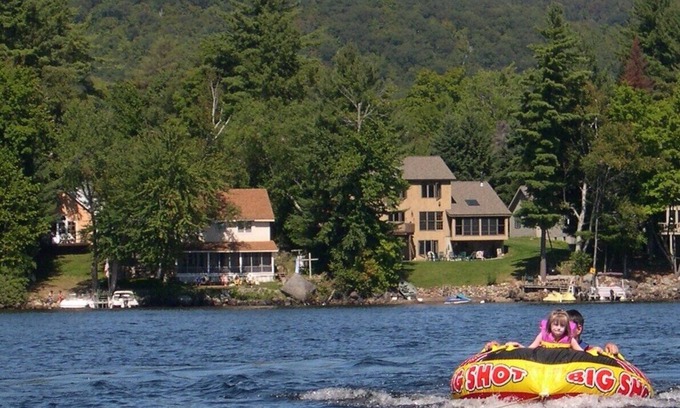 Schroon Lake Chalet De Esquí | Cualquier estación disfrute de lo que el lago tiene para ofrecer: natación, esquí, pesca,